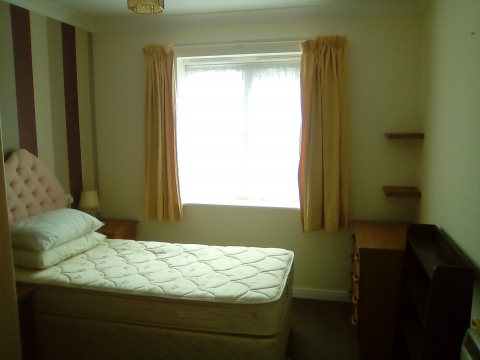 1 Bedroom In A 2 Bed Flat In Walnut Close Basildon Ss15